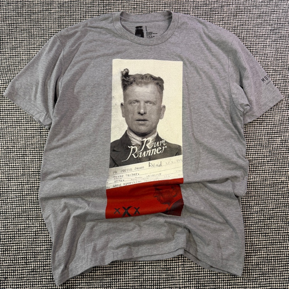 Moonshine MFG Rum Runners Wanted Poster‎ T-shirt